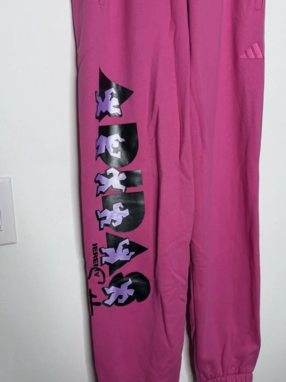 Adidas x Jeremy Scott Pink Sweatpants Joggers Streetwear Mens Medium JL7631 NEW